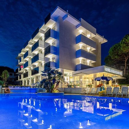 Hotel Ambassador Meuble Lignano Sabbiadoro Bagian luar foto